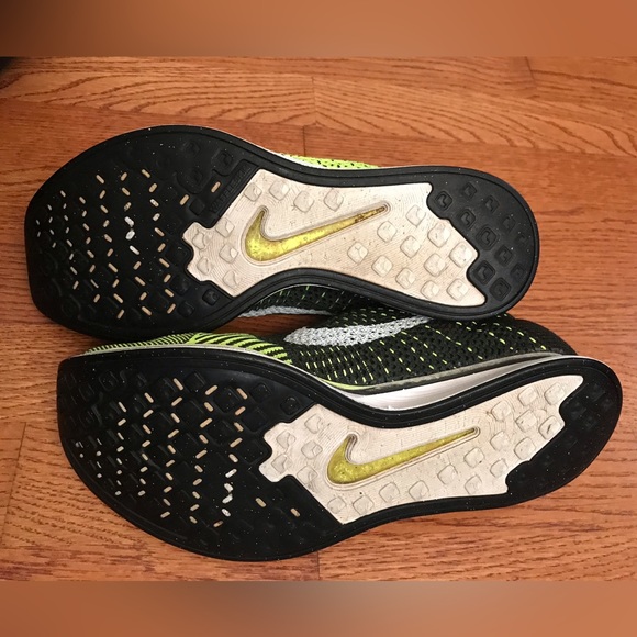 Nike Flyknit Racer Volt - Neon 2013 - Picture 2 of 10